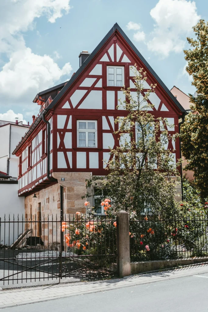 Symbolbild: Historische Altstadt-Bebauung — solche Lagen prägen das Preisniveau in Kempen.