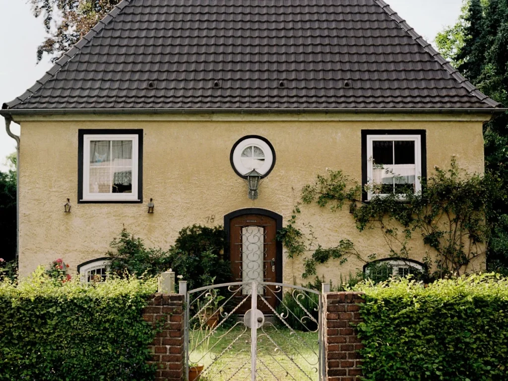 Symbolbild: Einfamilienhaus — der Marktwert entsteht aus Lage, Zustand und Energiestandard.